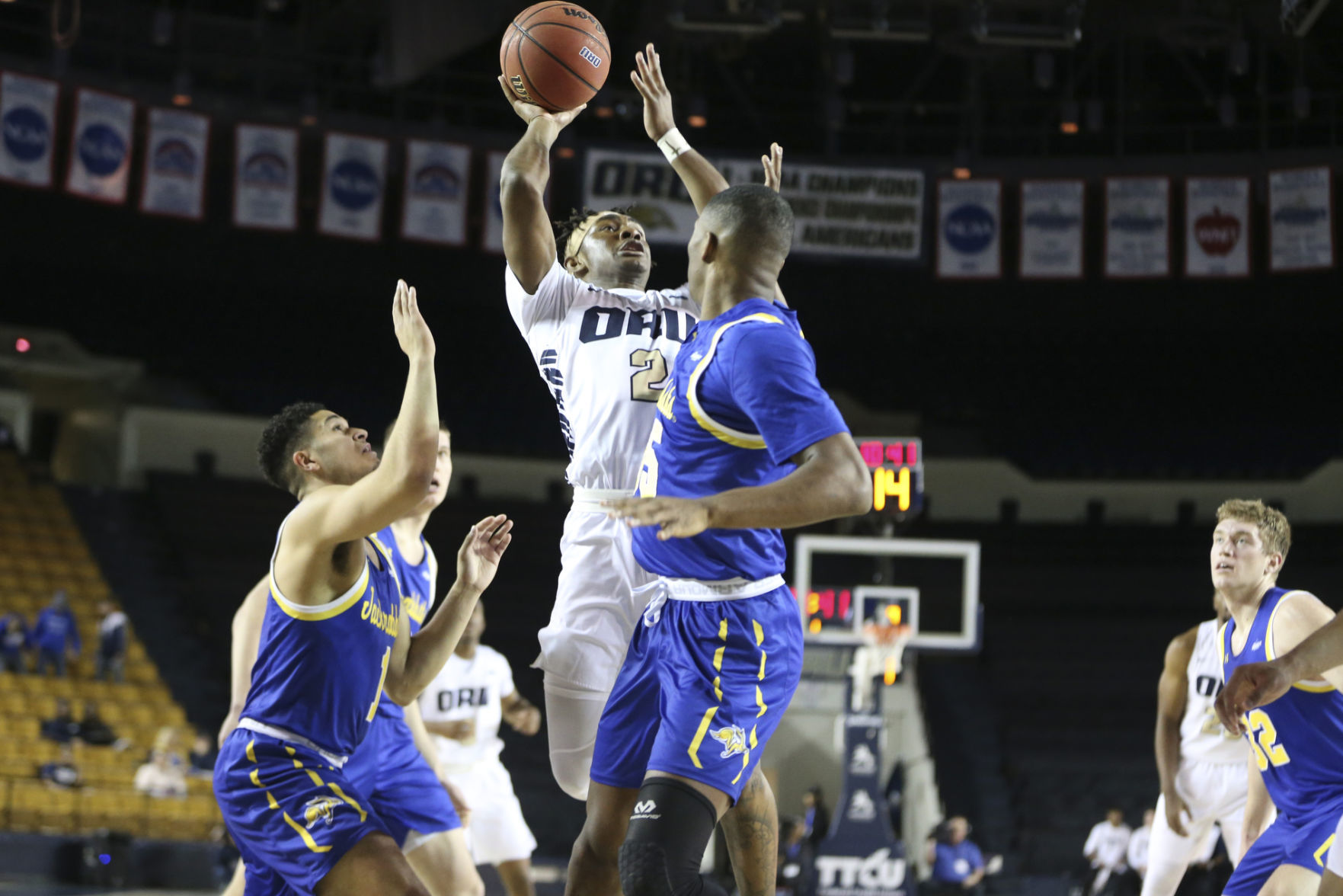 Oral Roberts Golden Eagles vs South Dakota State Jackrabbits